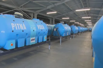 Části obcí dochází voda ve studních. Roste tak zájem o cisterny státních rezerv