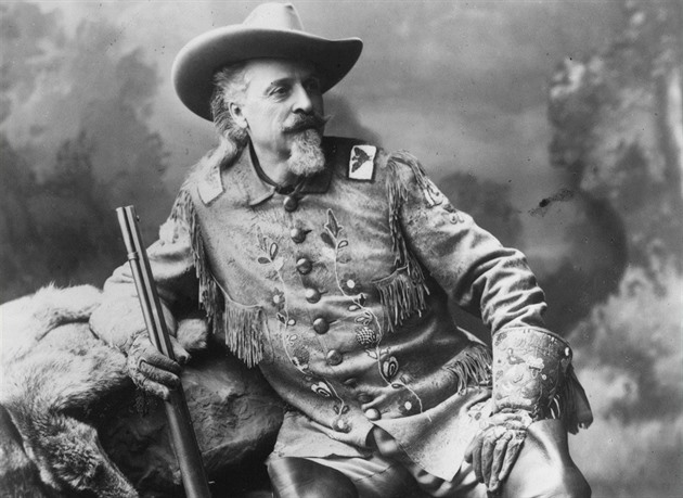 Před 120 lety ukázal Buffalo Bill grandiózní show. Účinkujících i koní byly stovky
