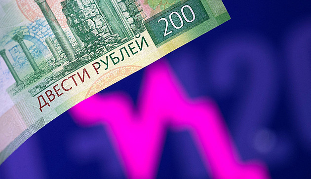 Rusové přestávají věřit bankám. Ve velkém vybírají hotovost z účtů