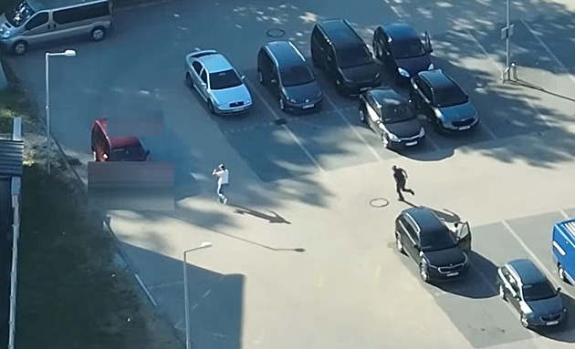 Past na kurýra. Policii ji pomohl nastražit muž, kterého podvodníci obrali o miliony